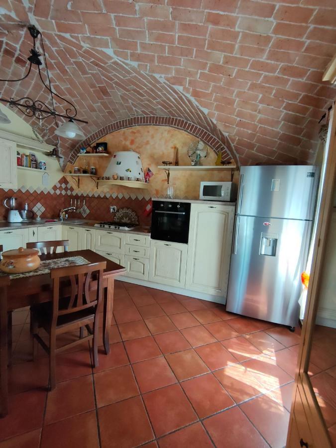 Апартаменты Da Barbara & Simone Collemezzano Экстерьер фото